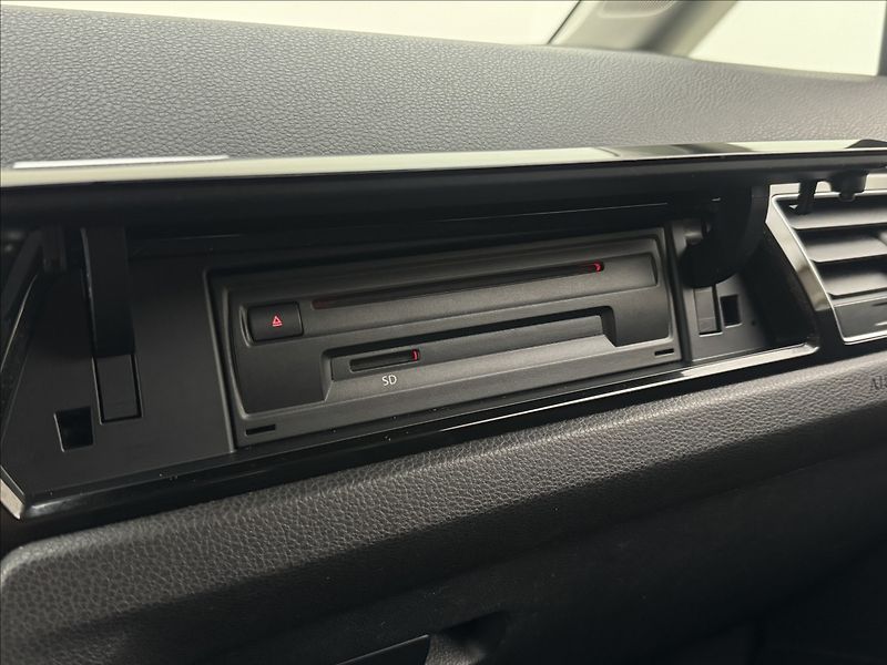 Volkswagen Touran 2,0 110kW DSG 5-MÍST TAŽNÉ ČR - fotka 27 z 41