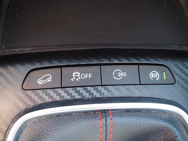 MG ZS (2023) 1.0T 82kW Elegance 1.Maj, Pano - fotka 32 z 37