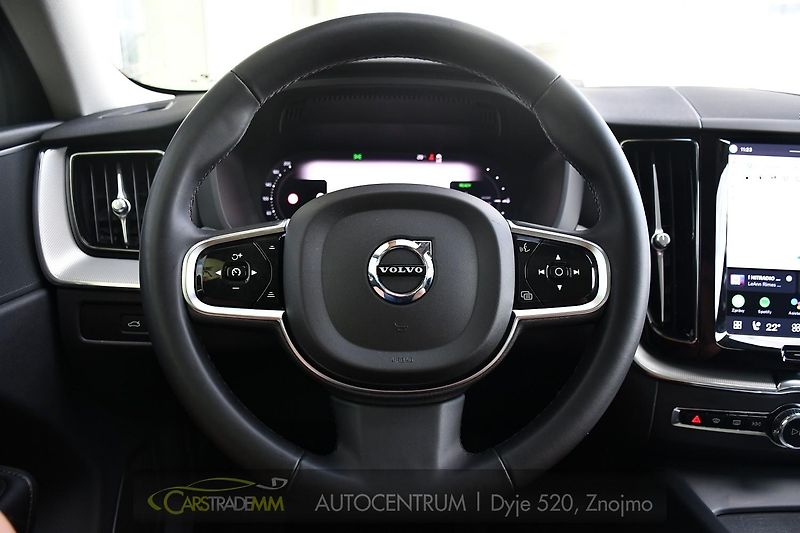 Volvo XC60 2.0T8 R-Desing RECHARGE - fotka 28 z 54