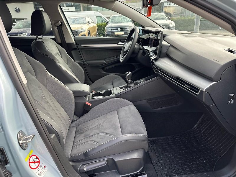 Volkswagen Golf Life 1.5 TSI 110kw M6 - fotka 14 z 22