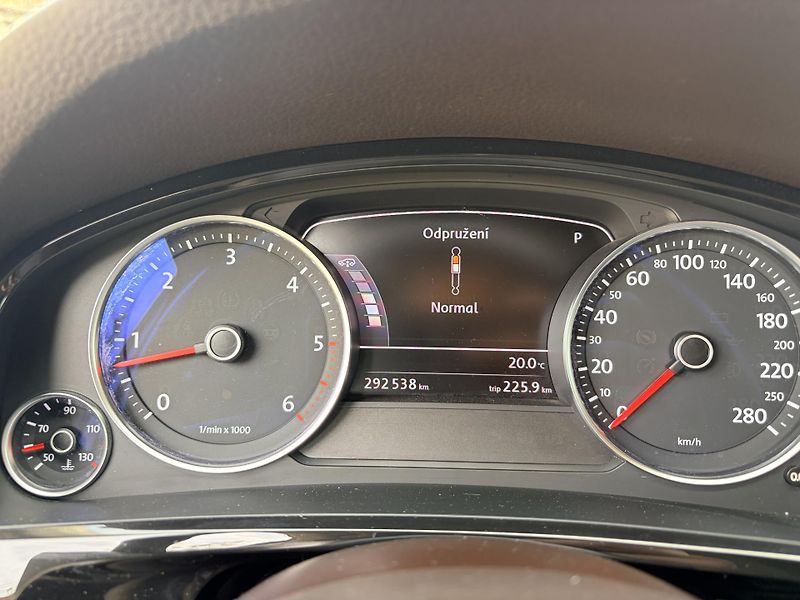 Volkswagen Touareg 3.0TDI V6 DSG 4x4 VZDUCH - fotka 50 z 56