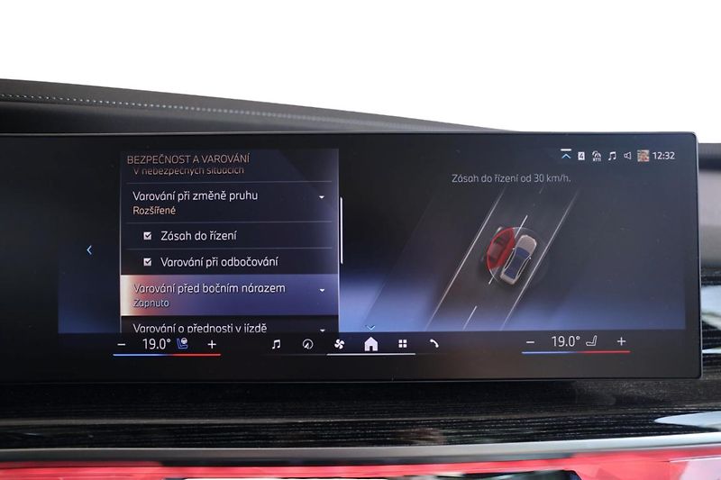 BMW Řada 7 740d xDrive - fotka 19 z 42