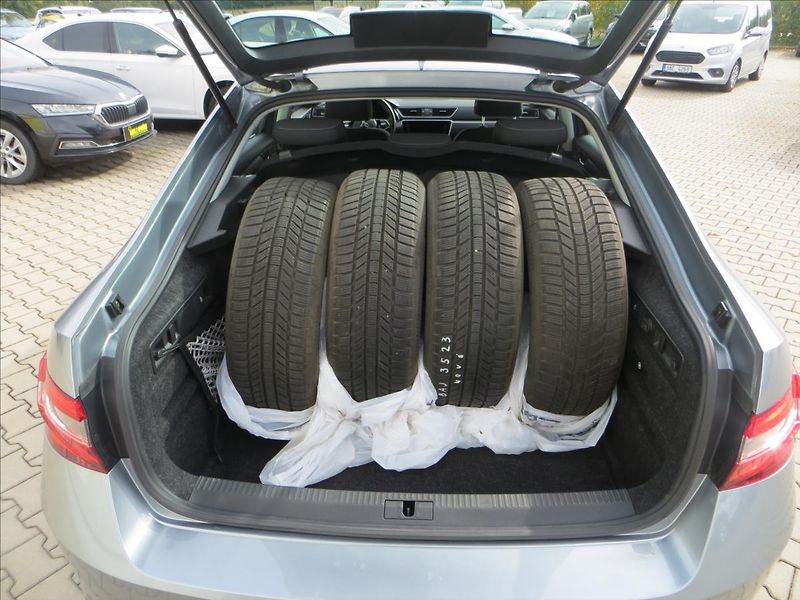 Škoda Superb 1,5 TSI 110kW Style - fotka 7 z 27