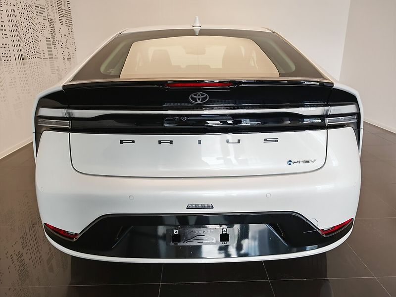 Toyota Prius 2.0 Plug-in Hybrid Prestige - fotka 5 z 38