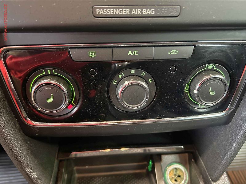Škoda Superb (2015) 2.0TDi, DSG, AC - fotka 14 z 15