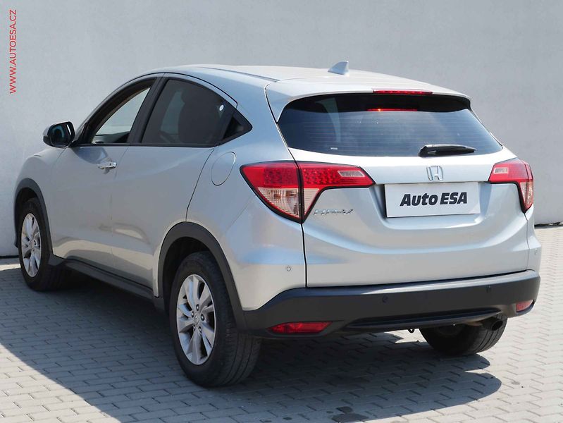 Honda HR-V (2016) 1.5 VTEC, 1.maj,ČR, AT, park - fotka 6 z 19