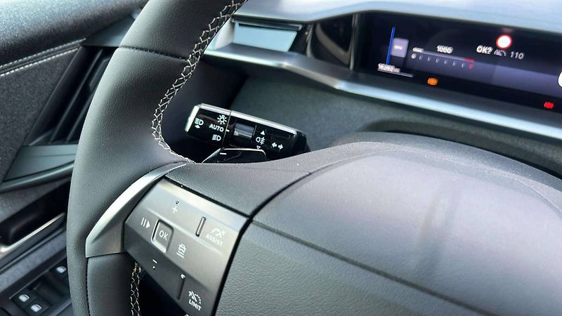 Opel Grandland Edition Hybrid 1.2 TURBO (107k - fotka 22 z 42