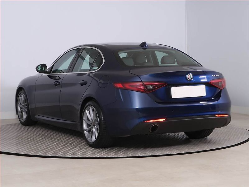 Alfa Romeo Giulia (2018) 2.0 Turbo - fotka 4 z 20