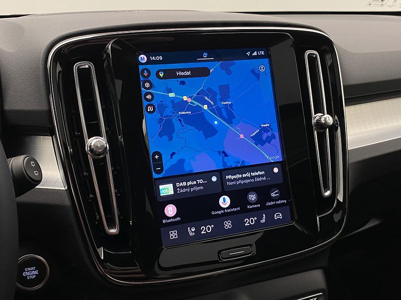 Volvo XC40 (2026) B3 AUT DARK ULTRA  - fotka 8 z 60