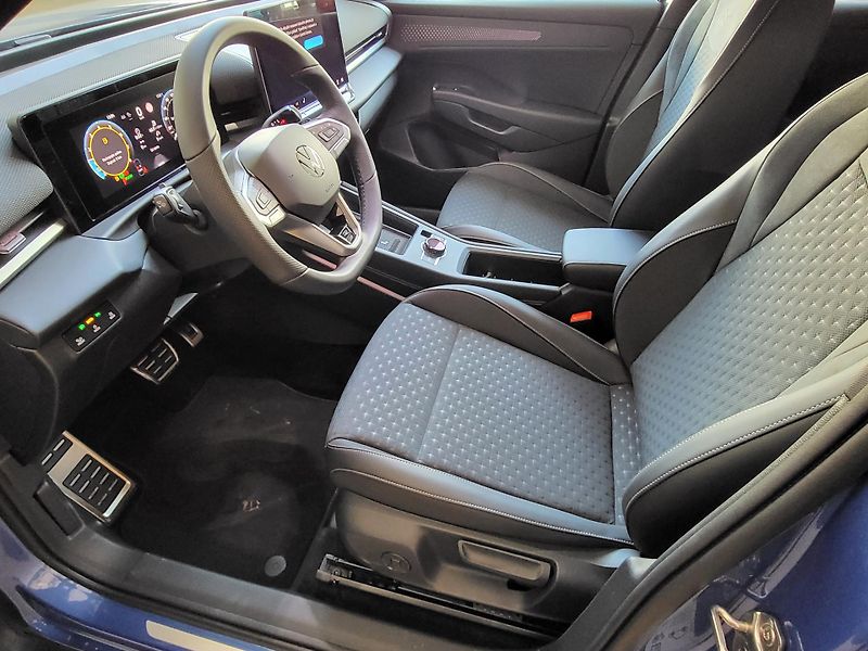 Volkswagen T-Roc (2026) R-Line 1,5 eTSI 110kW 7DSG - fotka 6 z 25