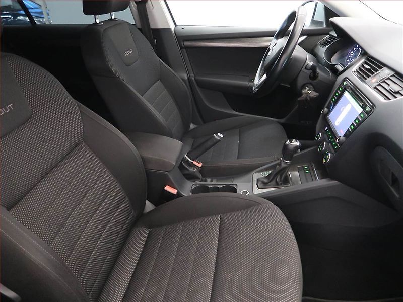 Škoda Octavia (2015) Scout 2.0 TDI, 4X4, Automat - fotka 9 z 14
