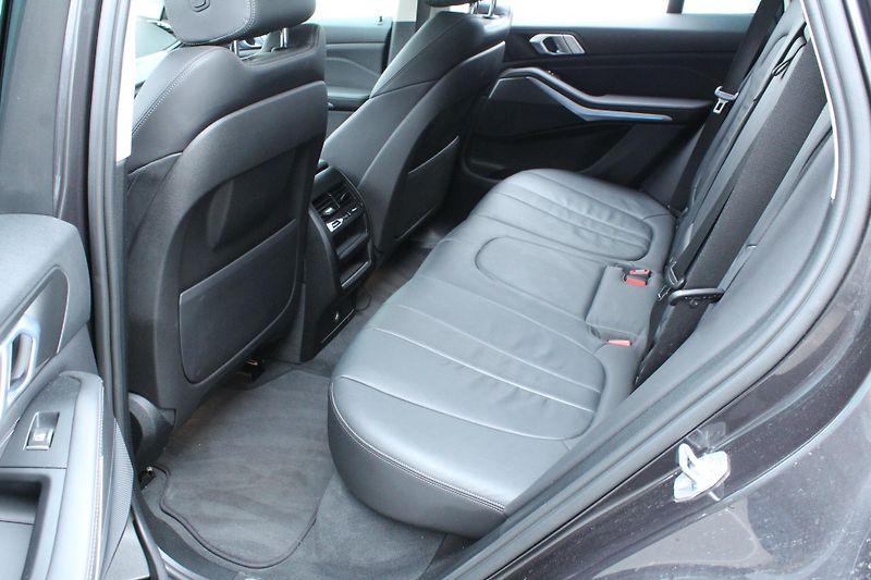 BMW X5 xDrive45e, 290kW - fotka 11 z 26