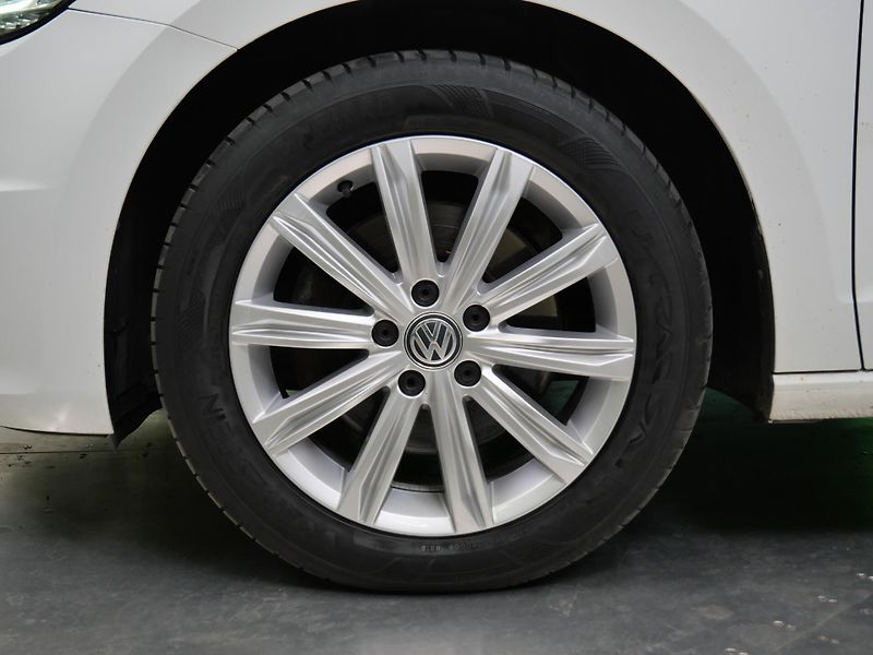 Volkswagen Touran - fotka 10 z 26