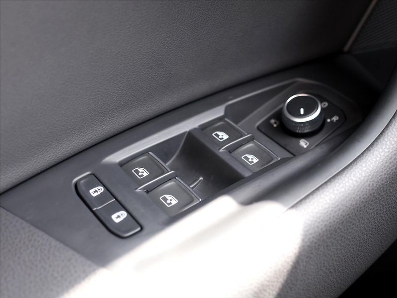 Volkswagen Touareg 3,0 TDI 170kW Limited Tiptroni - fotka 17 z 38