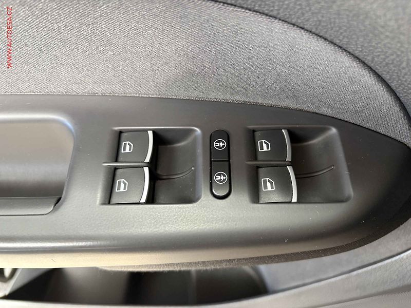 Volkswagen Touran (2014) 2.0TDi, AC, park.čidla - fotka 12 z 16