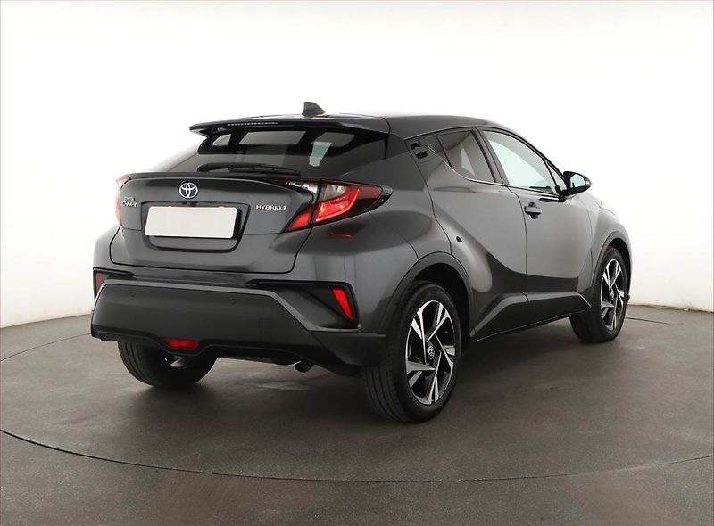 Toyota C-HR (2023) 1.8 Hybrid - fotka 5 z 20