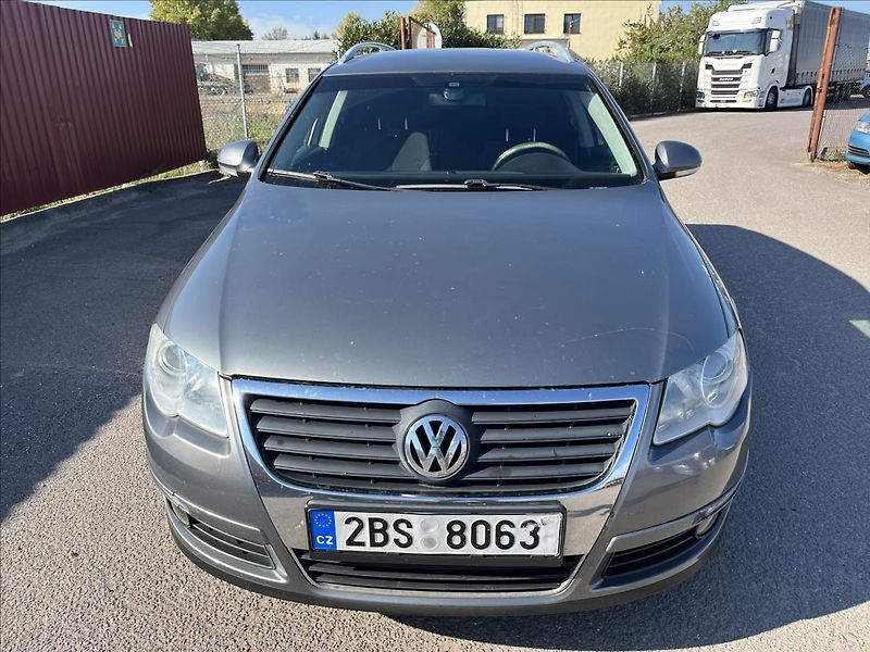 Volkswagen Passat Variant 2,0 TDi DSG KLIMA SERVIS - fotka 2 z 32