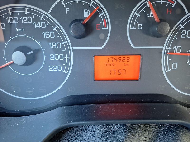 Fiat Grande Punto (2011) 1.2 i Klima - fotka 13 z 20