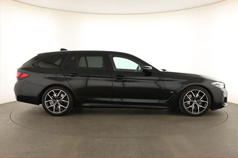 BMW Řada 5 (2021) 540d xDrive - fotka 6 z 18