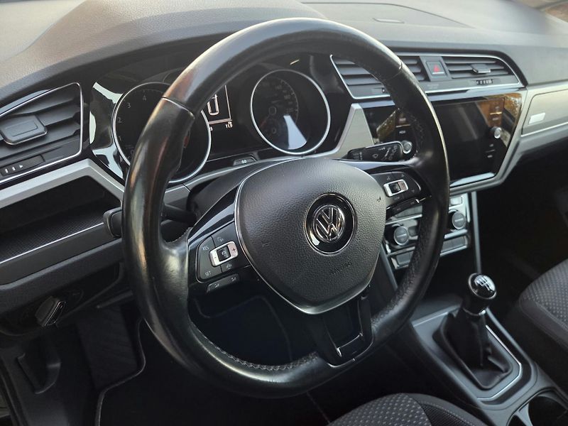 Volkswagen Touran (2019) 1.5 TSI  7 MÍST - fotka 8 z 10