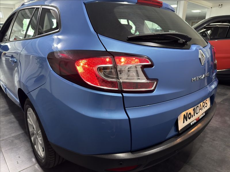 Renault Mégane 1,2   TCe 130 PARIS DELUXE TOP - fotka 32 z 42