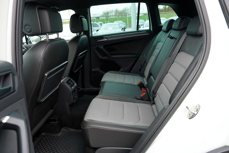 Volkswagen Tiguan 2.0 TSI 4Motion/DSG/R-line/ČR - fotka 35 z 54