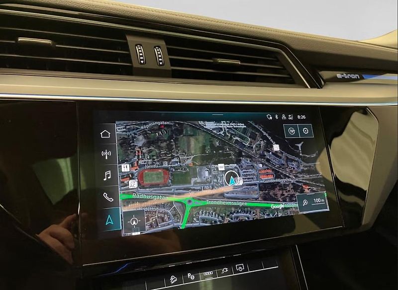 Audi Q8 e-tron 55 Q 360k Matrix Panorama - fotka 15 z 15