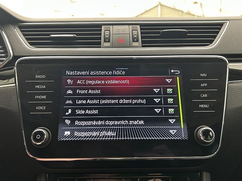 Škoda Superb 2.0 TDI L & K - fotka 11 z 35
