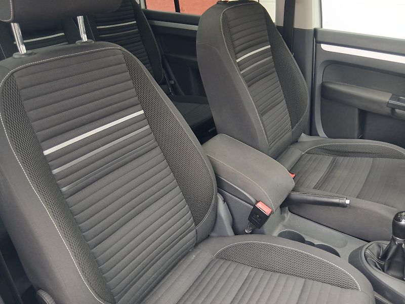 Volkswagen Touran 2.0 TDi - fotka 17 z 42