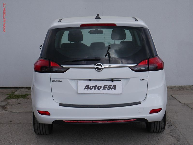 Opel Zafira (2016) 1.6 CDTi, AC, park.kamera - fotka 5 z 15
