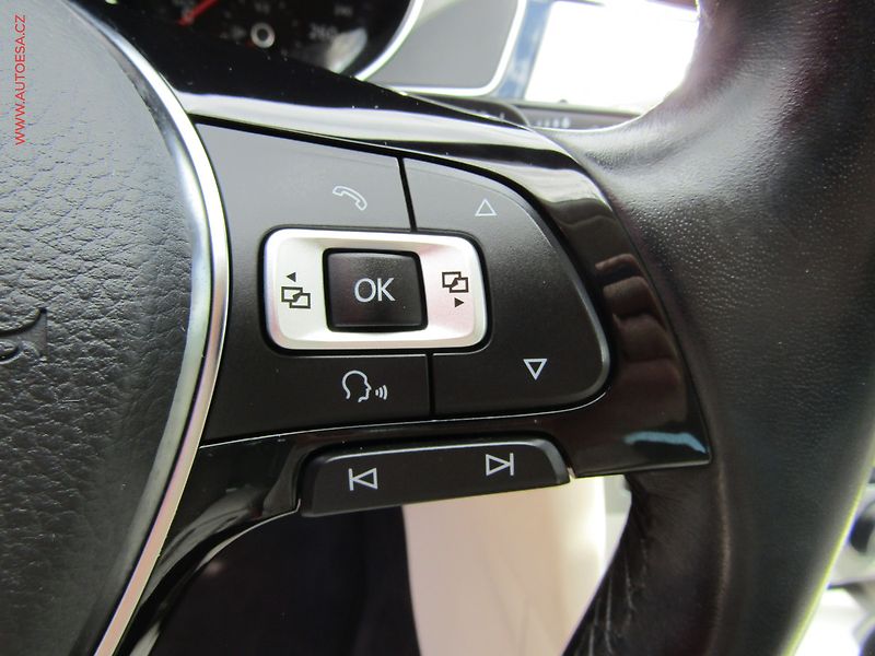 Volkswagen Passat (2018) 1.4TSi, DSG, výhřev sed. - fotka 18 z 19