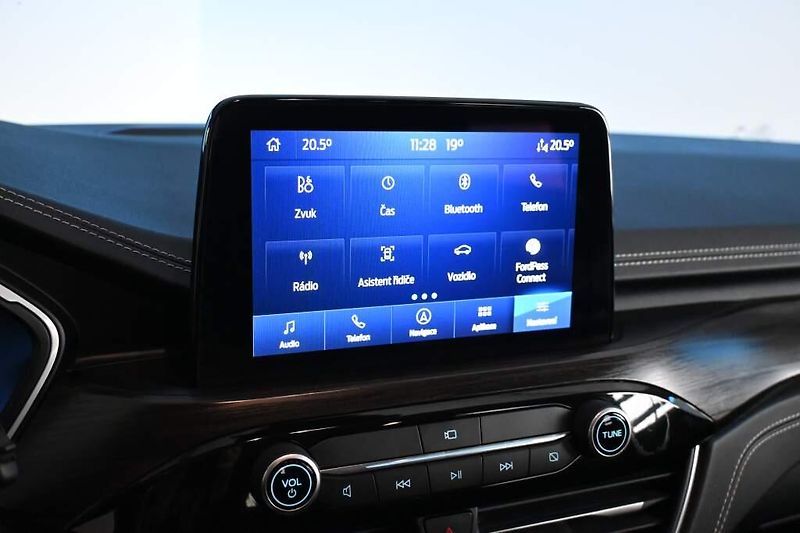 Ford Kuga (2022) 2.0 VIGNALE 4x4 140 KW LED ACC - fotka 17 z 46