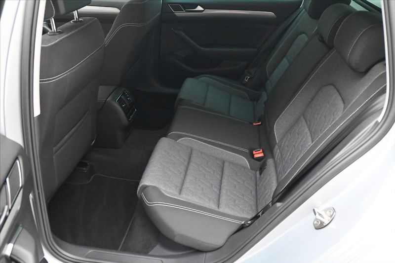 Volkswagen Passat 2,0 TDI 110 kW DSG Business Zá - fotka 14 z 32