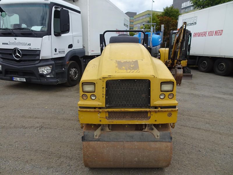 Caterpillar (2014) Tandemový vybrační valecCB22B  - fotka 2 z 12