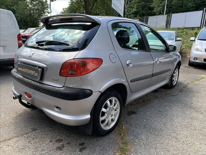 Peugeot 206 1,4 i,ČR - fotka 8 z 17