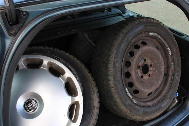 Volvo V70 2,4 D  D5, KLIMA, STK 8/2028 - fotka 15 z 26