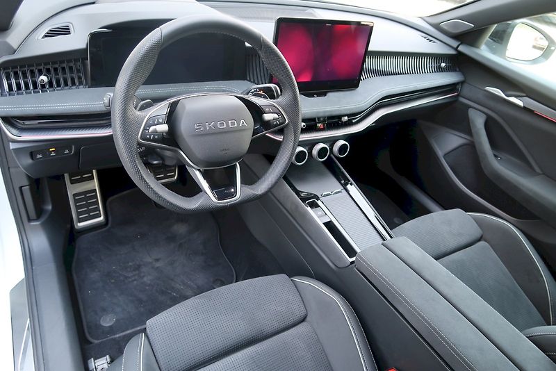 Škoda Superb (2026) Combi SportLine 2,0 TDi/110 kW - fotka 6 z 33