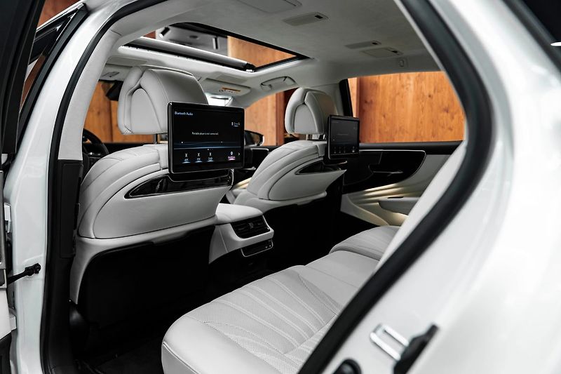 Lexus LS 500 H - fotka 22 z 30