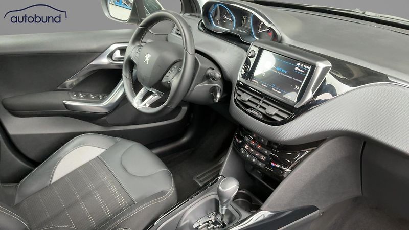 Peugeot 2008 1,2 PT Allure  - fotka 5 z 13