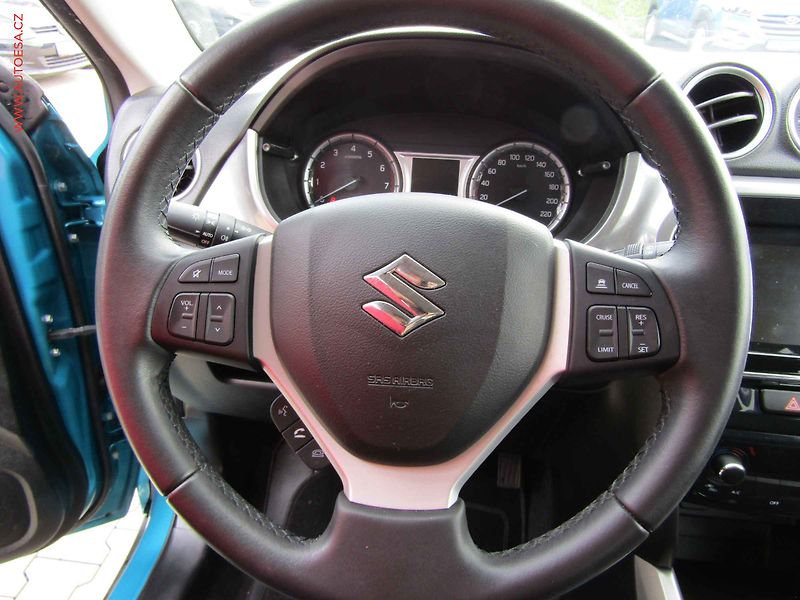 Suzuki Vitara (2017) 1.6VVT 4x4, 1.maj,ČR, LED - fotka 15 z 18