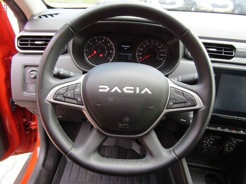 Dacia Duster (2023) 1.0TCe, 1.maj,ČR, AC, park - fotka 14 z 17