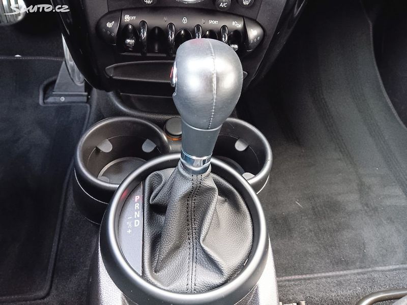 Mini Countryman 2.0D  S WORKS 4X4 - fotka 18 z 26