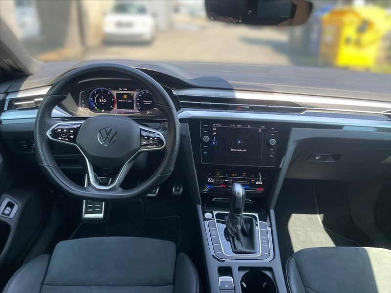 Volkswagen Arteon 2,0 TDI R-Line DSG - fotka 9 z 11