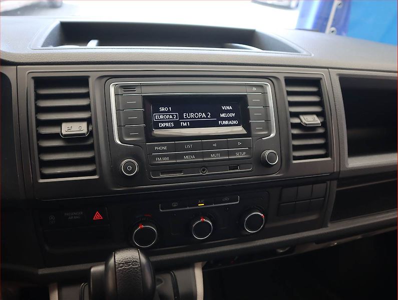Volkswagen Transporter (2019) 2.0 TDI, Bus, 9Míst - fotka 12 z 18