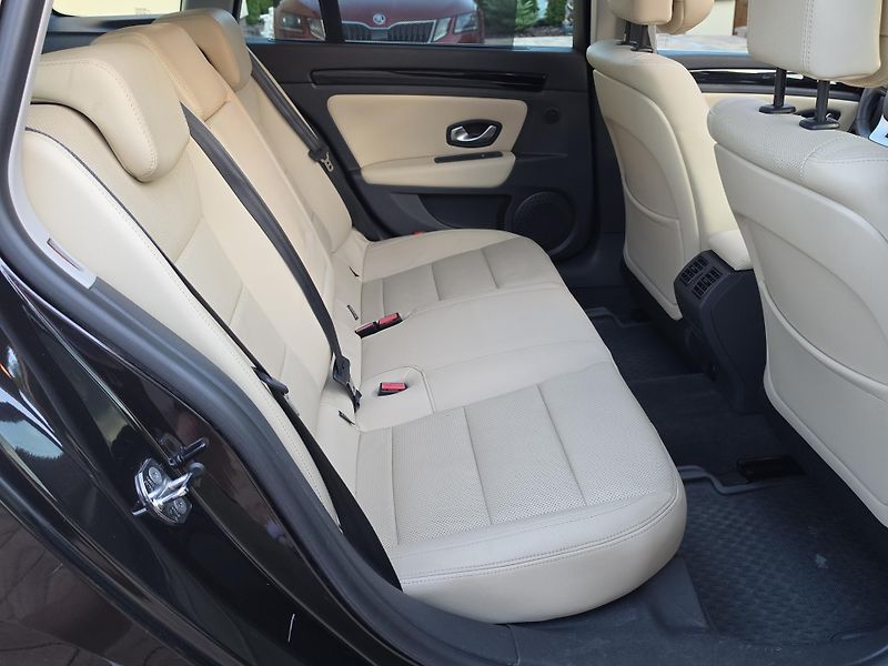 Renault Laguna 2.0dCi 131kW INITIALE*PANORAMA - fotka 39 z 58