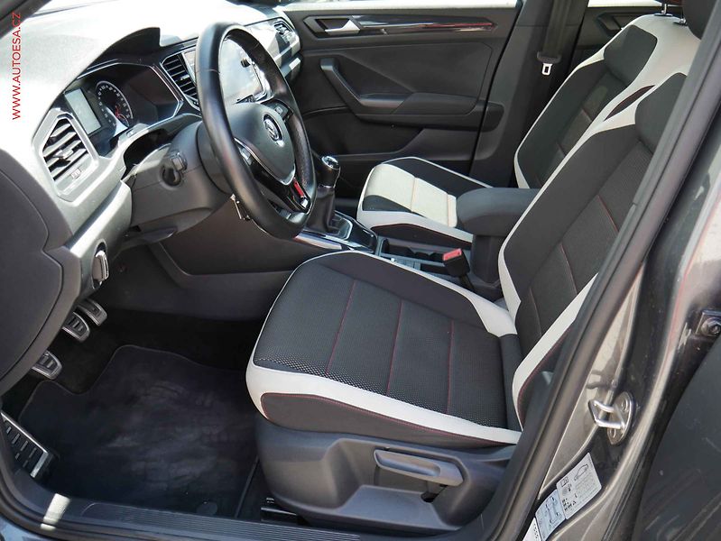 Volkswagen T-Roc (2018) 1.5TSi, LED, výhřev.sed - fotka 9 z 19