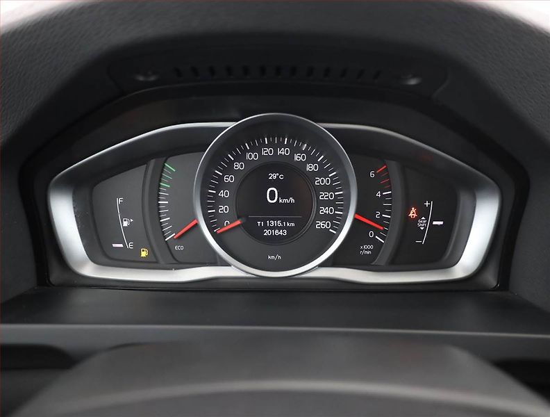 Volvo V60 (2016) D3 2.0, Navi, Tempomat - fotka 9 z 18