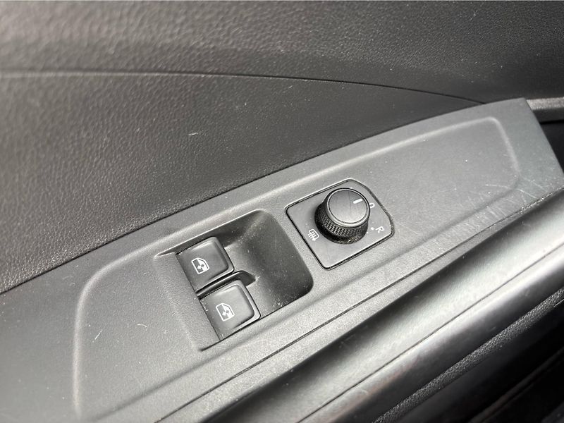 Škoda Fabia 1,0 MPI 48 kW ACTIVE - fotka 18 z 26
