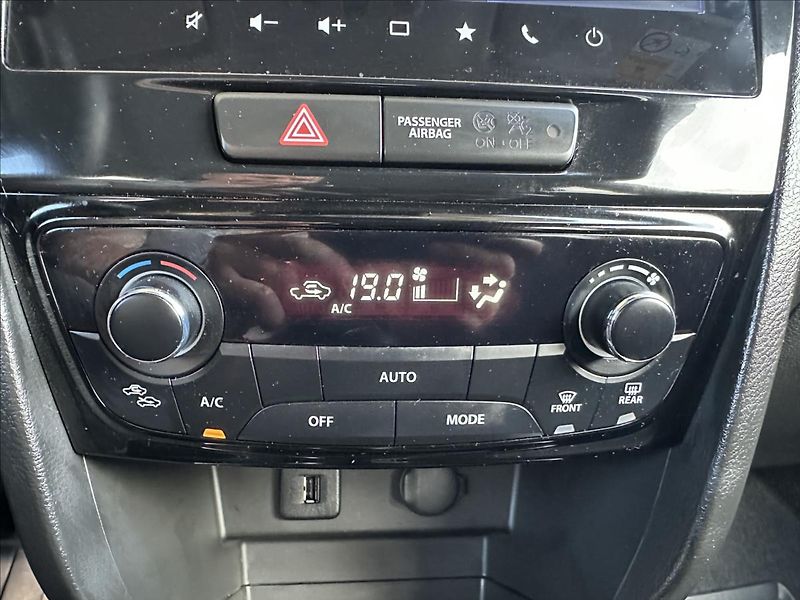 Suzuki Vitara 1,4 4x4 HYBRID - fotka 17 z 32