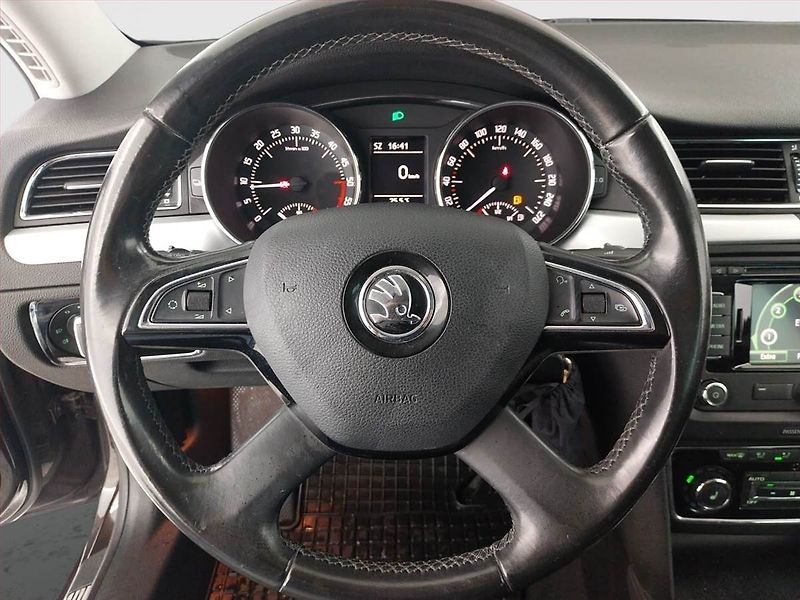 Škoda Superb (2015) Comfort 2.0 TDI, Navi, Xenony - fotka 16 z 21